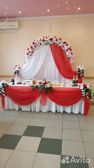 Свадебная арка со стойками и оформлением