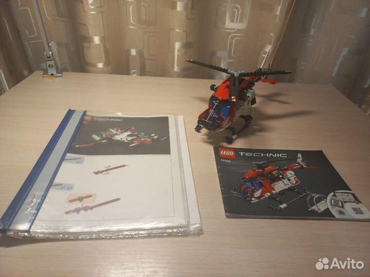 Lego Technic спасательный вертолет (42092)