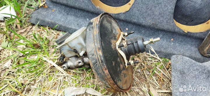 Главный тормозной цилиндр с вакумом Mazda 626 GE