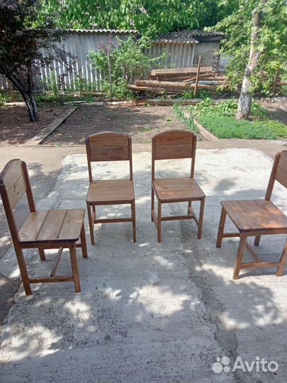 Стол и стулья