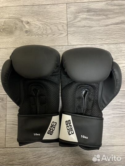 Боксерские перчатки