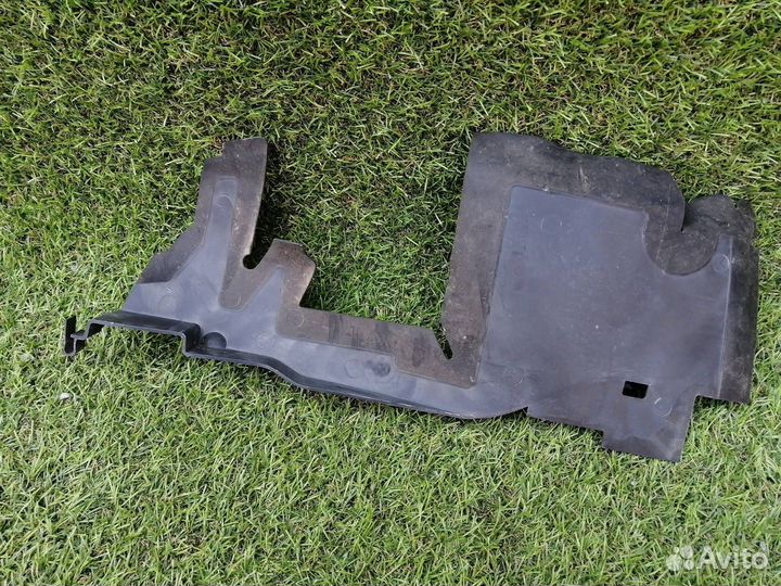 Воздуховод радиатора передний левый Audi Tt ccza