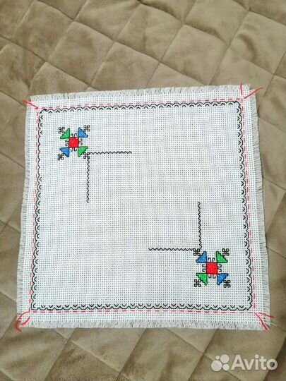 Салфетка с вышивкой