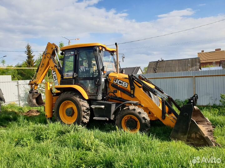 Экскаватор погрузчик JCB и камаз китаец