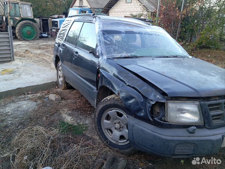 Subaru Forester 2.0 МТ, 1998, битый, 210 000 км