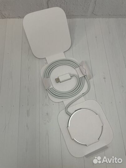 Беспроводная зарядка для iPhone magsafe новая