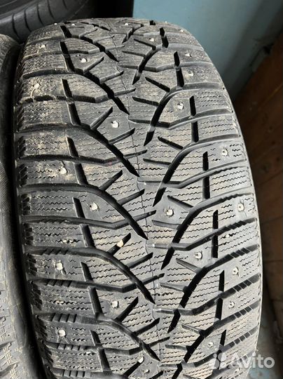 Bridgestone Blizzak Spike-02 225/45 R17