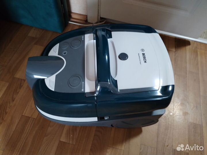 Моющий пылесос Bosch 4