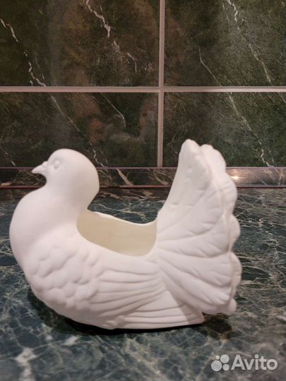 Тонкий костяной фарфор. Статуэтка голубка