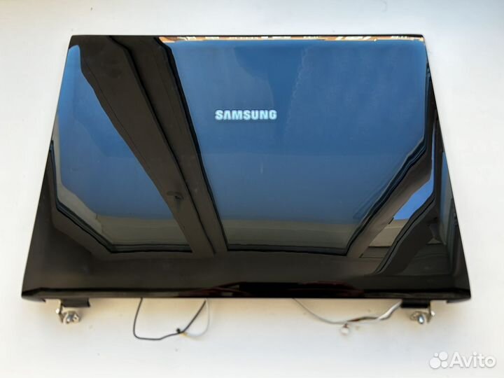 Крышка матрицы + петли Samsung R560