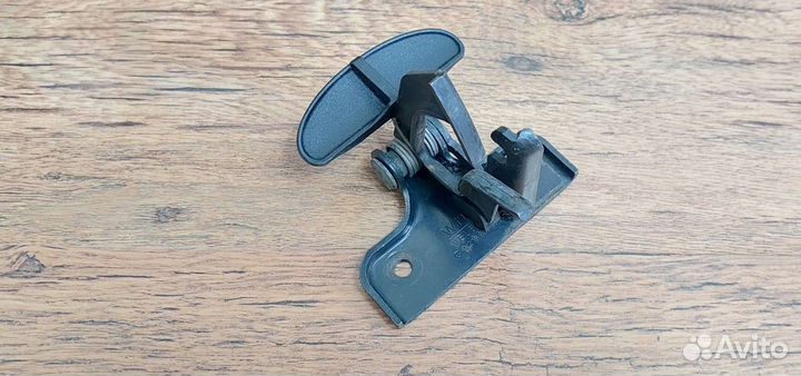 Крюк капота Mercedes Benz w219, w164