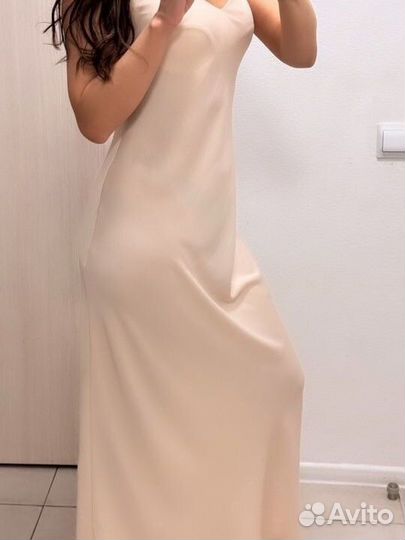 Бежевое платье