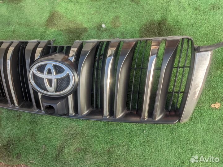 Решетка радиатора Toyota Land Cruiser Prado