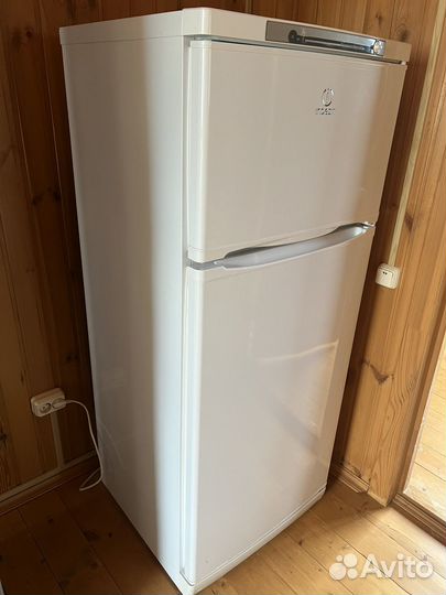 Холодильник бу indesit