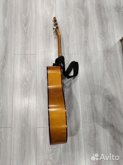 Акустическая гитара