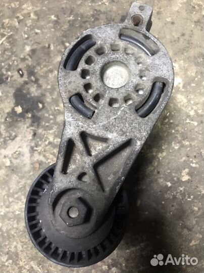 Натяжитель ремня Volkswagen Passat B6