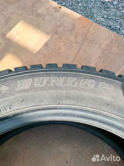 Dunlop SP Winter Ice 01 215/50 R17