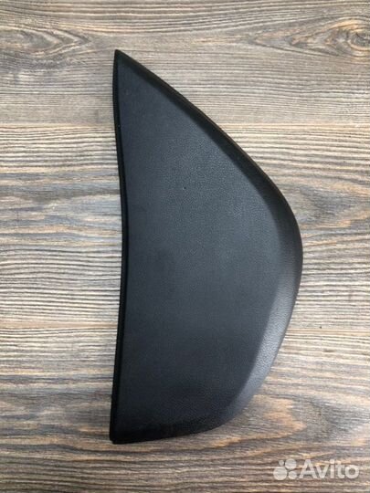 Накладка торпедо передняя правая Hyundai Solaris 1