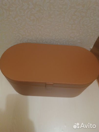 Коробка от фена dyson