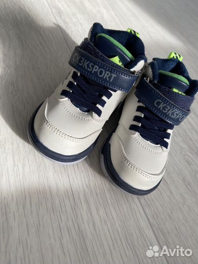 Кроссовки детские 22 размер новые