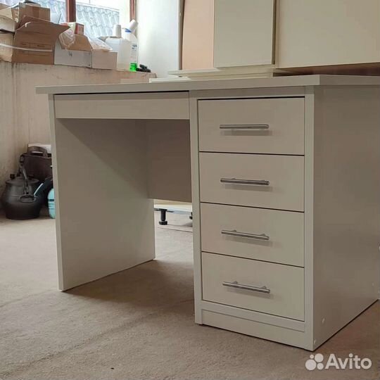 Письменный стол для школьника новый