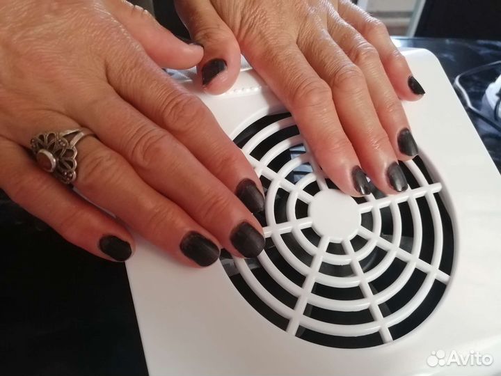 Мастер маникюра и педикюра