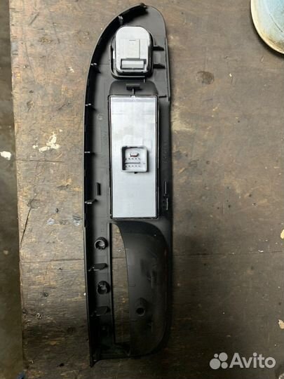 Блок управления стеклоподъемниками Passat B6