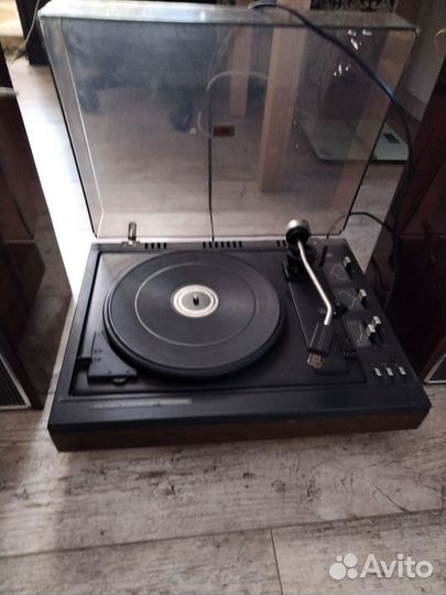 Проигрыватель винила и колонки