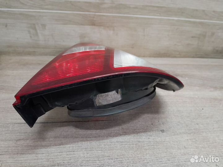 Фонарь задний правый Renault Symbol I рестайлинг 2