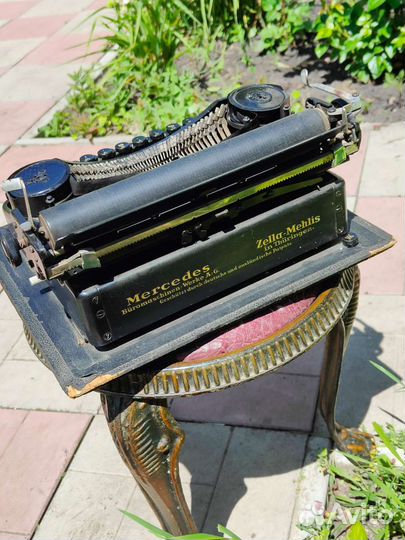 Печатная пишущая машинка