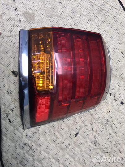 Фонарь задний на Лексус 570 Правый