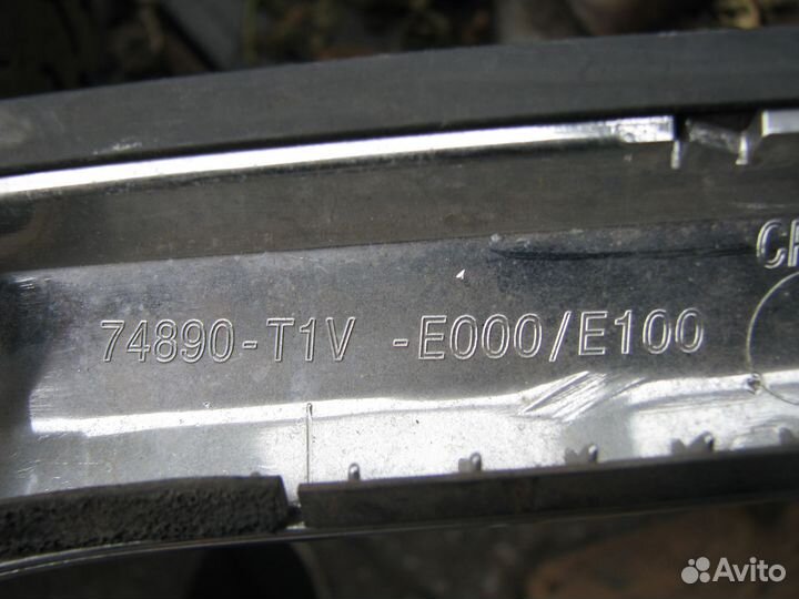 Honda CR-V 4 Накладка хром крышки багажника