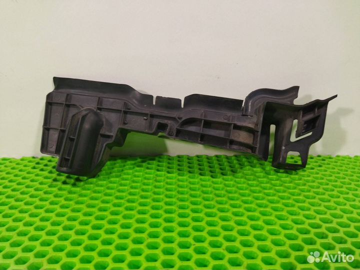 Дефлектор радиатора (воздуховод) правый Land Rover