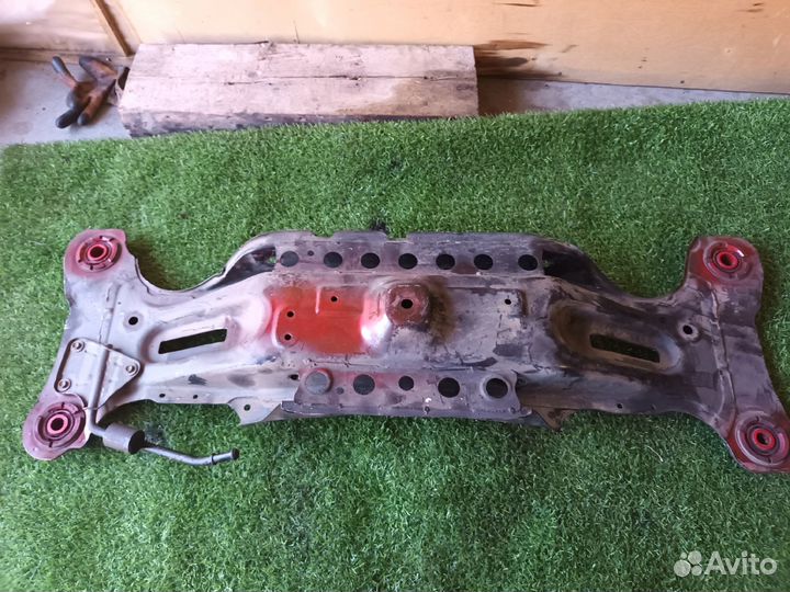 Подрамник задний Toyota Camry 50