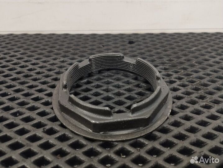 2655323 Гайка задней ступицы