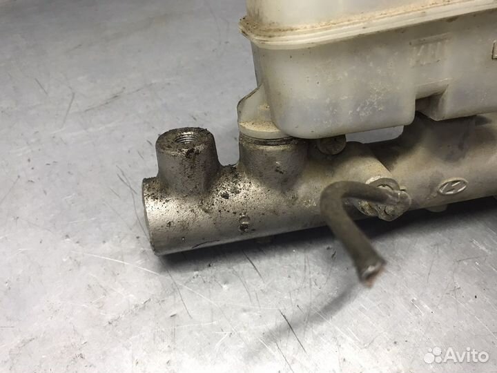 Главный тормозной цилиндр Kia Magentis 2002 г.в