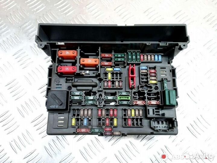 Блок предохранителей BMW 3 E90/E91/E92/E93 рест