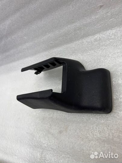 Накладка салазки сиденья Тoyota Land-Cruiser 200