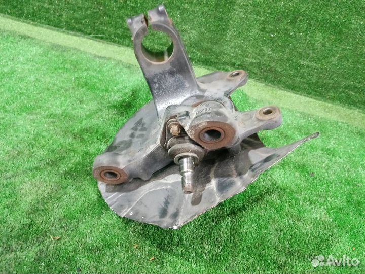 Кулак поворотный передний правый Bmw X3 E83 M54B30