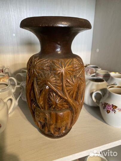 Ваза деревянная резная