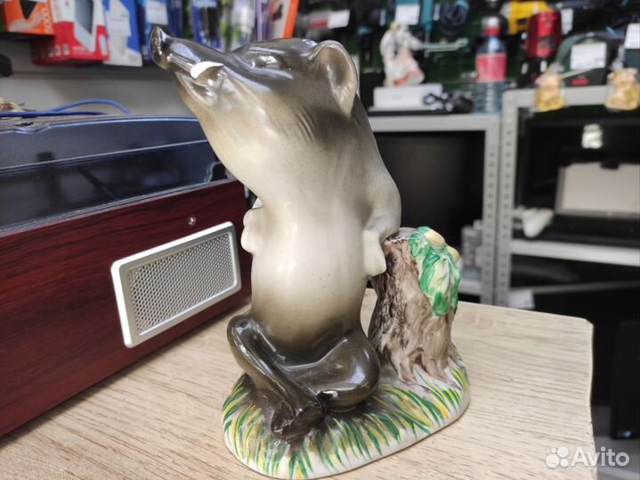 Фарфоровая статуэтка Кабан дулево