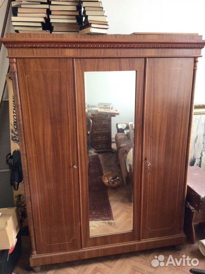 Шкаф старинный