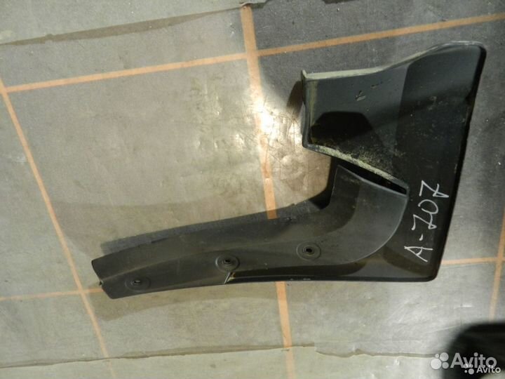 Брызговик задний правый - Toyota RAV 4