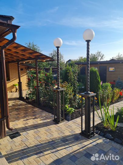 Уличные садовые фонари столб