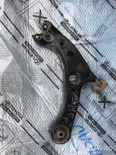 Рычаг передний правый Toyota Corolla