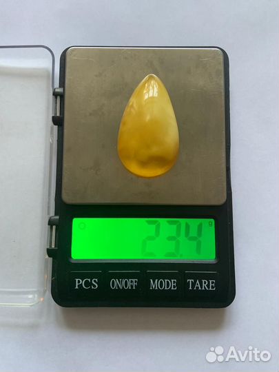 Крупные кулоны из янтаря