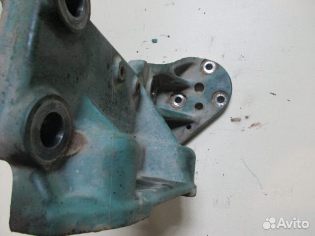 Кронштейн ролика-натяжителя Volvo FM13 FH13