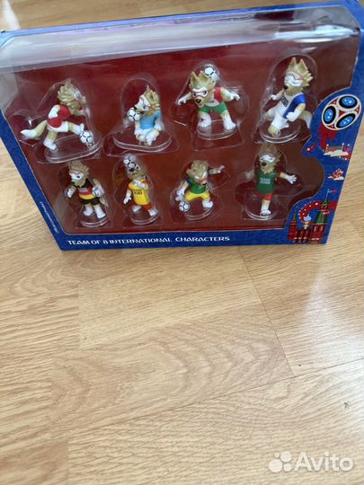 Фигурки с символом чемпионата мира по футболу