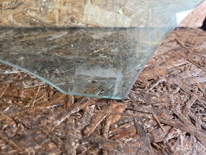 Стекло двери переднее левое Kia Sorento Prime UM