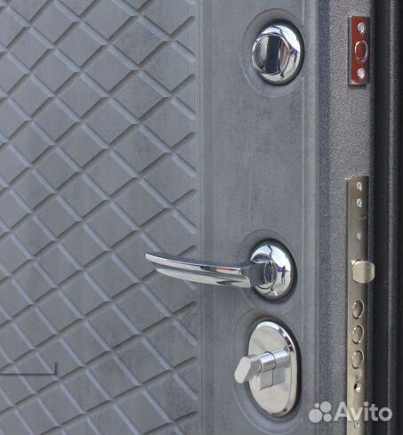 Дверь входная 